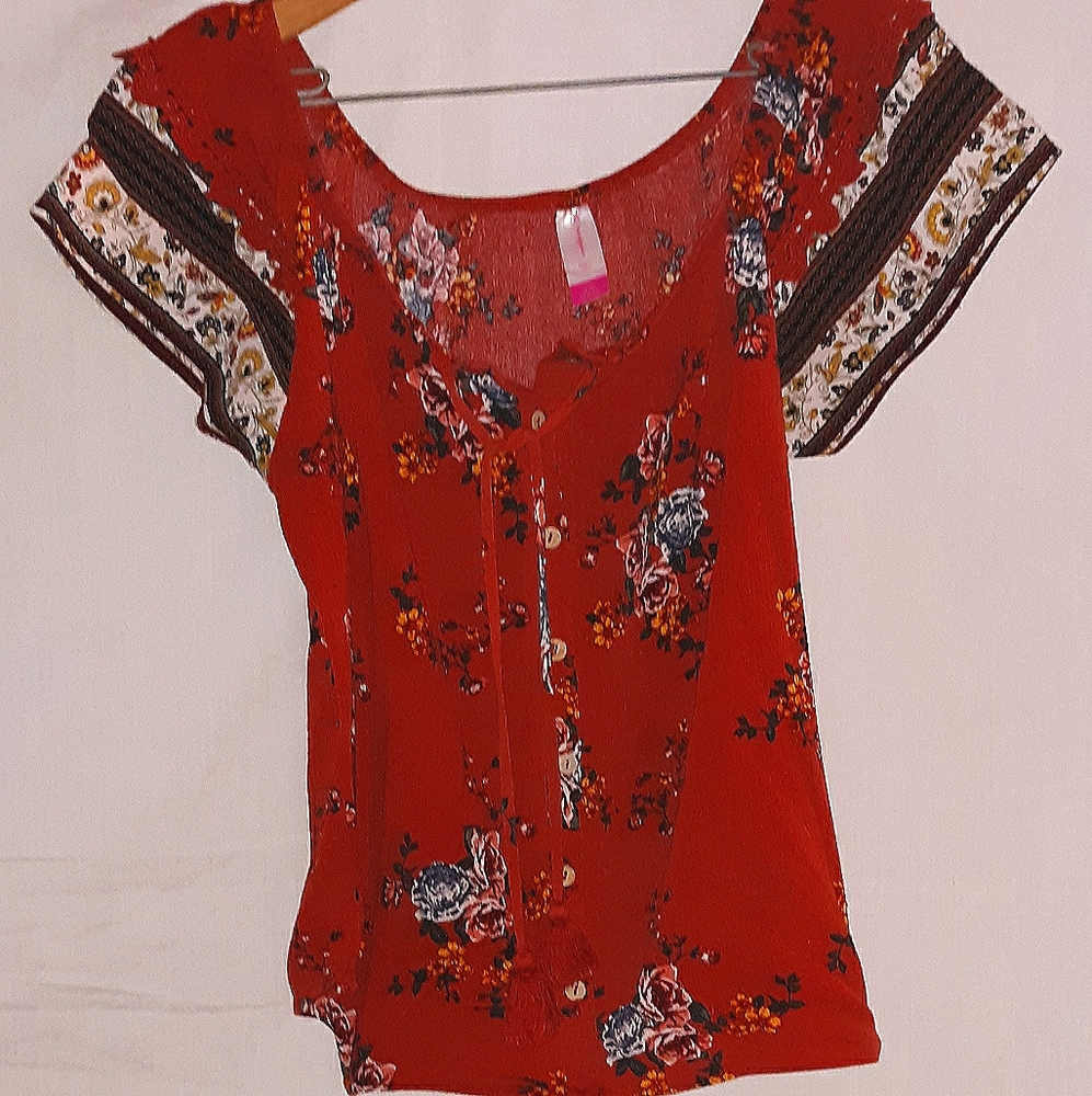 🌻B2G1 No Boundries Short Sleeve Pheasant Blouse